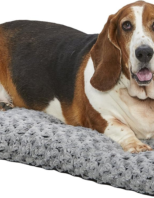 Load image into Gallery viewer, Deluxe Dog Beds Super Plush Dog &amp; Cat Beds Ideal for Dog Crates Machine Wash &amp; Dryer Friendly, 1-Year Warranty
